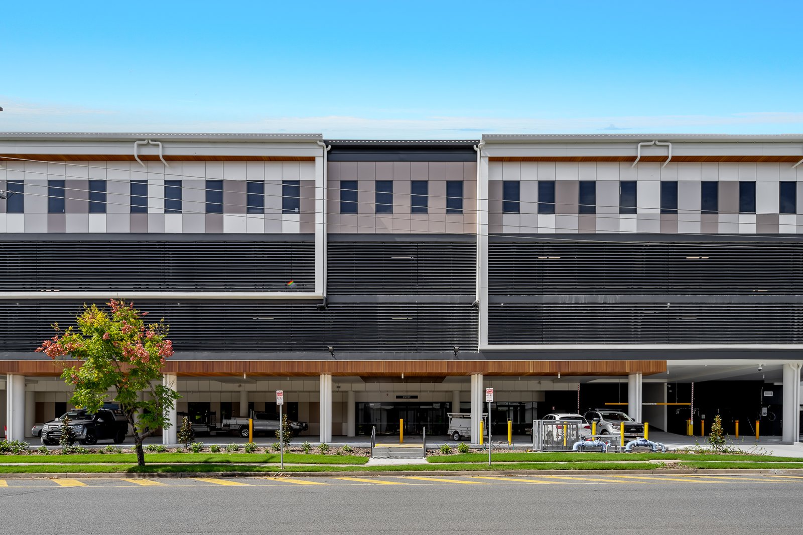 Meadowbrook Health Centre exterior on Nestor Drive, Logan