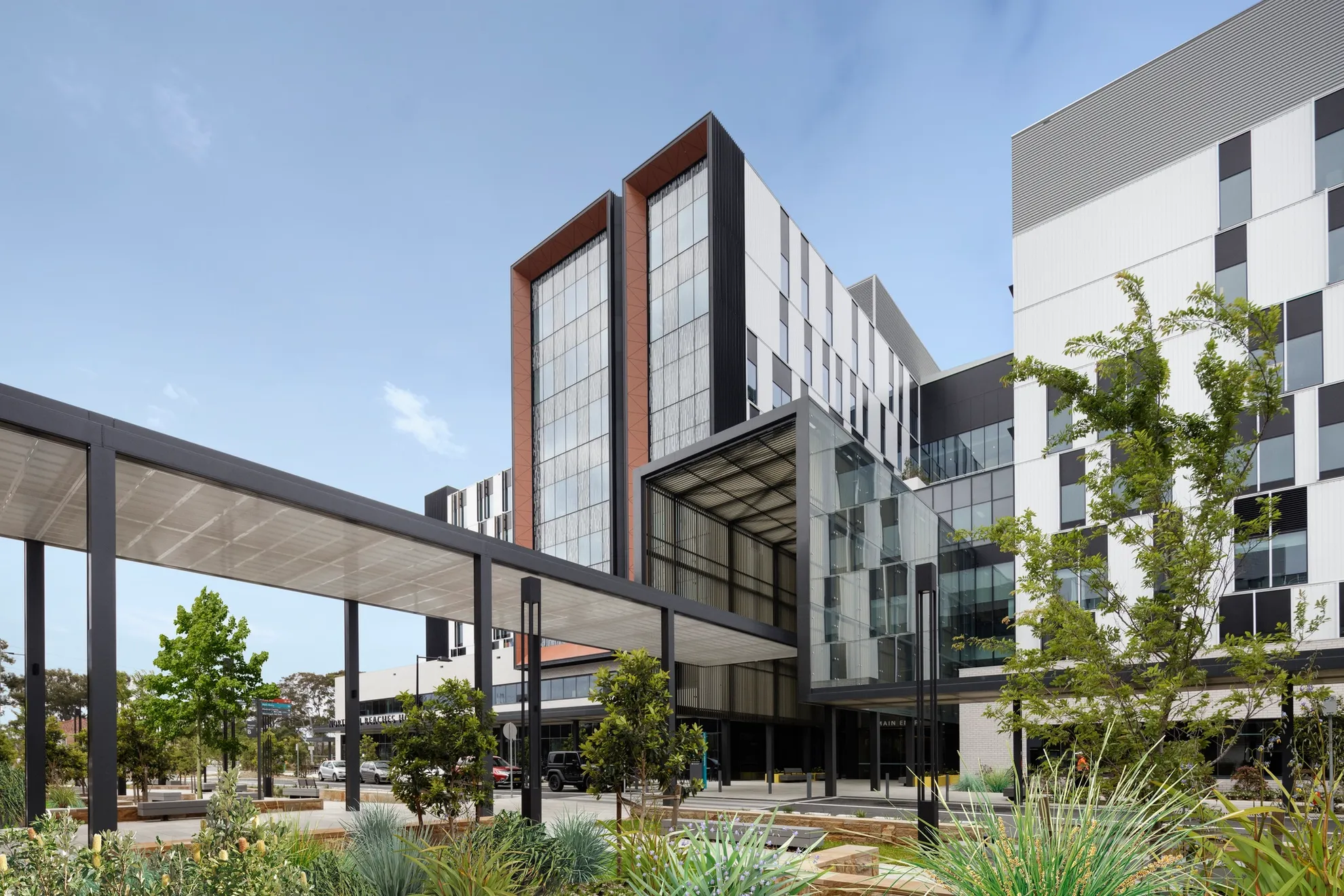 Northern Beaches Hospital exterior and entrance, Frenchs Forest